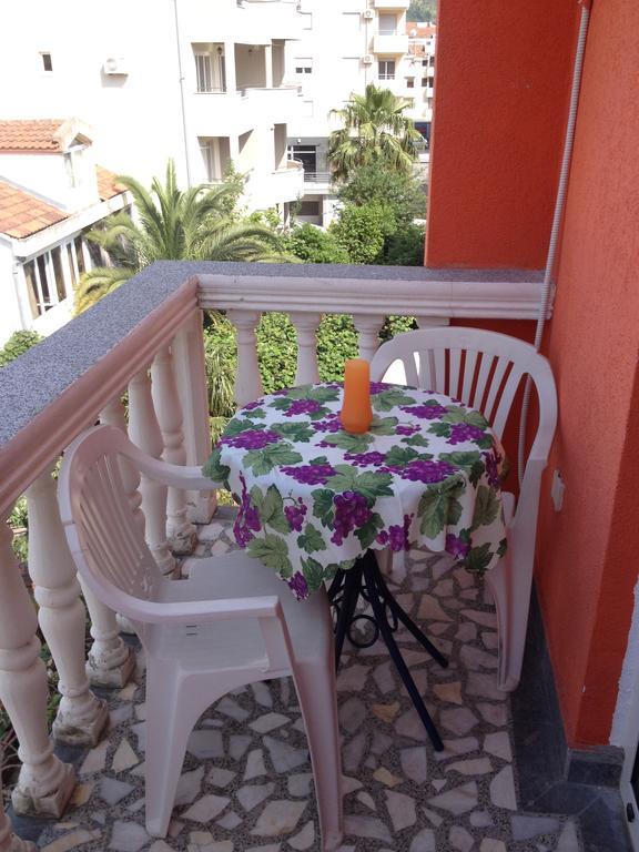 Apartments Holiday Budva Bilik gambar